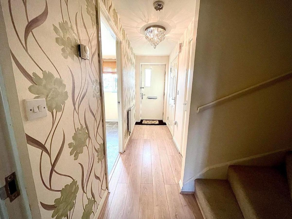 Lakeside Stylish 3 Bedroom House Grays المظهر الخارجي الصورة
